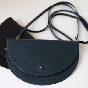 Foldover Halbmondtasche echt Leder Schwarz, Clutch, Wristlet, Handtasche Bild 10