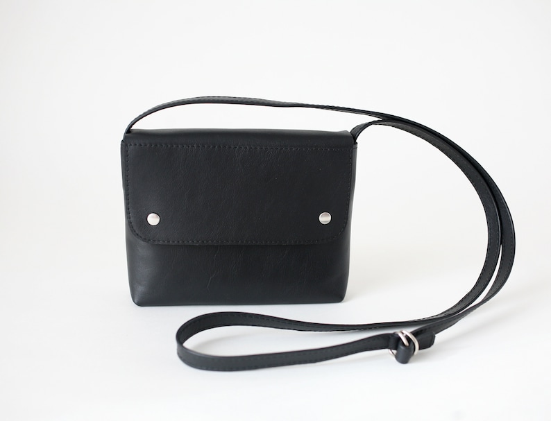 Minimalistische Schultertasche echt Leder Schwarz, kleine Schultertasche, Handtasche, 3 Farben erhältlich image 2