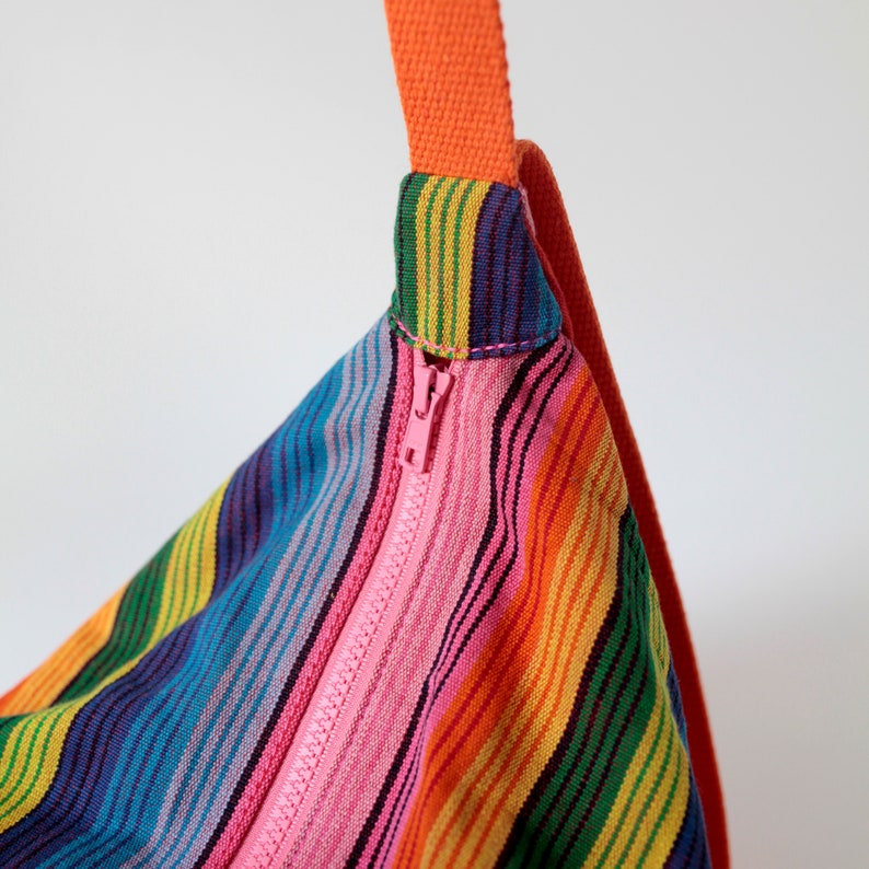 Bolso bandolera POUCH Upcycling rayas de colores imagen 5