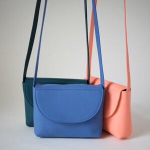 Minimalistische Schultertasche echt Leder Hellbeige, kleine Tasche, Handtasche, 13 Farben erhältlich Cornflower Blue