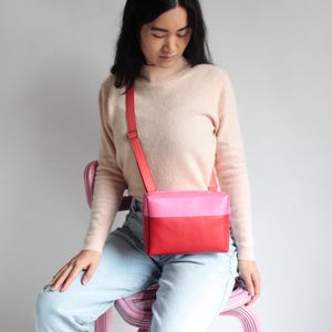 Sac à bandoulière BOX cuir rose vif/ rouge/ fraise, sac cartable, sac à main en cuir