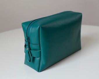 Kulturbeutel, Waschtasche: Handgefertigte Kosmetiktasche Leder