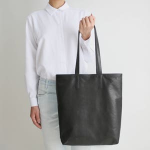 Classic Leather Tote Black, leather shopper, shoulder bag, minimalistic black tote image 2