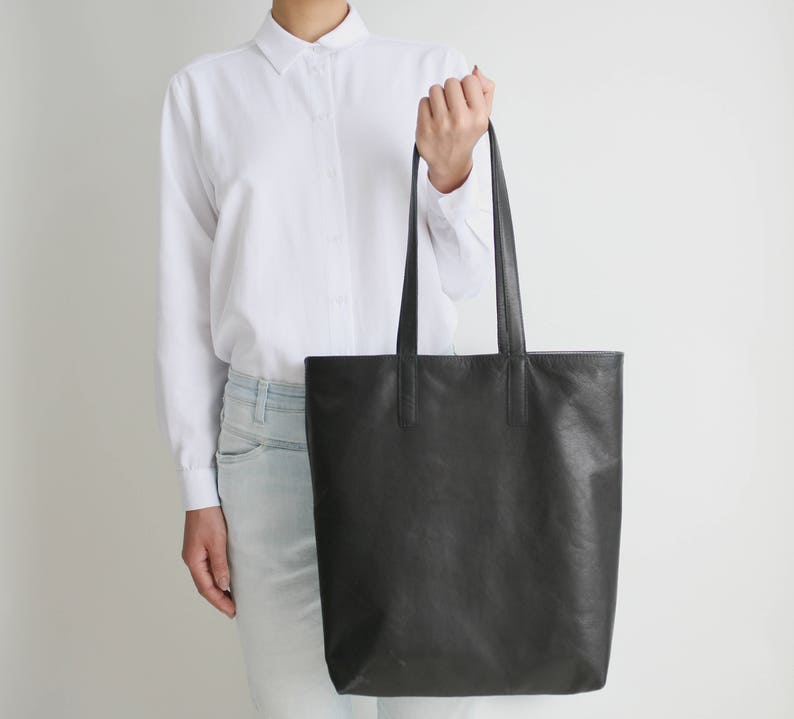 Classic Leather Tote Black, leather shopper, shoulder bag, minimalistic black tote image 2