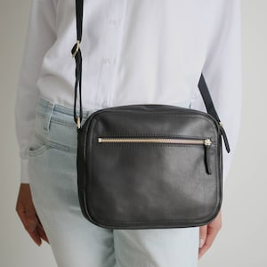 Minimalistische Schultertasche ZIP M  Leder Schwarz, Schultertasche, Ledertasche, Handtasche