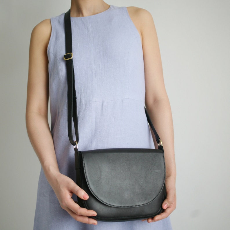 Crossbody Saddle Bag Black Leather, minimalistic shoulder bag image 2