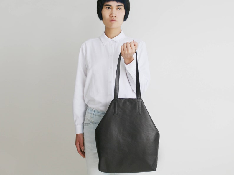 Classic Leather Tote Black, leather shopper, shoulder bag, minimalistic black tote image 1