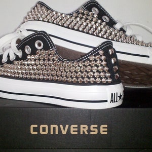 Nieten Sneakers, beschlagene Chuck Taylor All Star Schuhe *2 Seiten verziert*