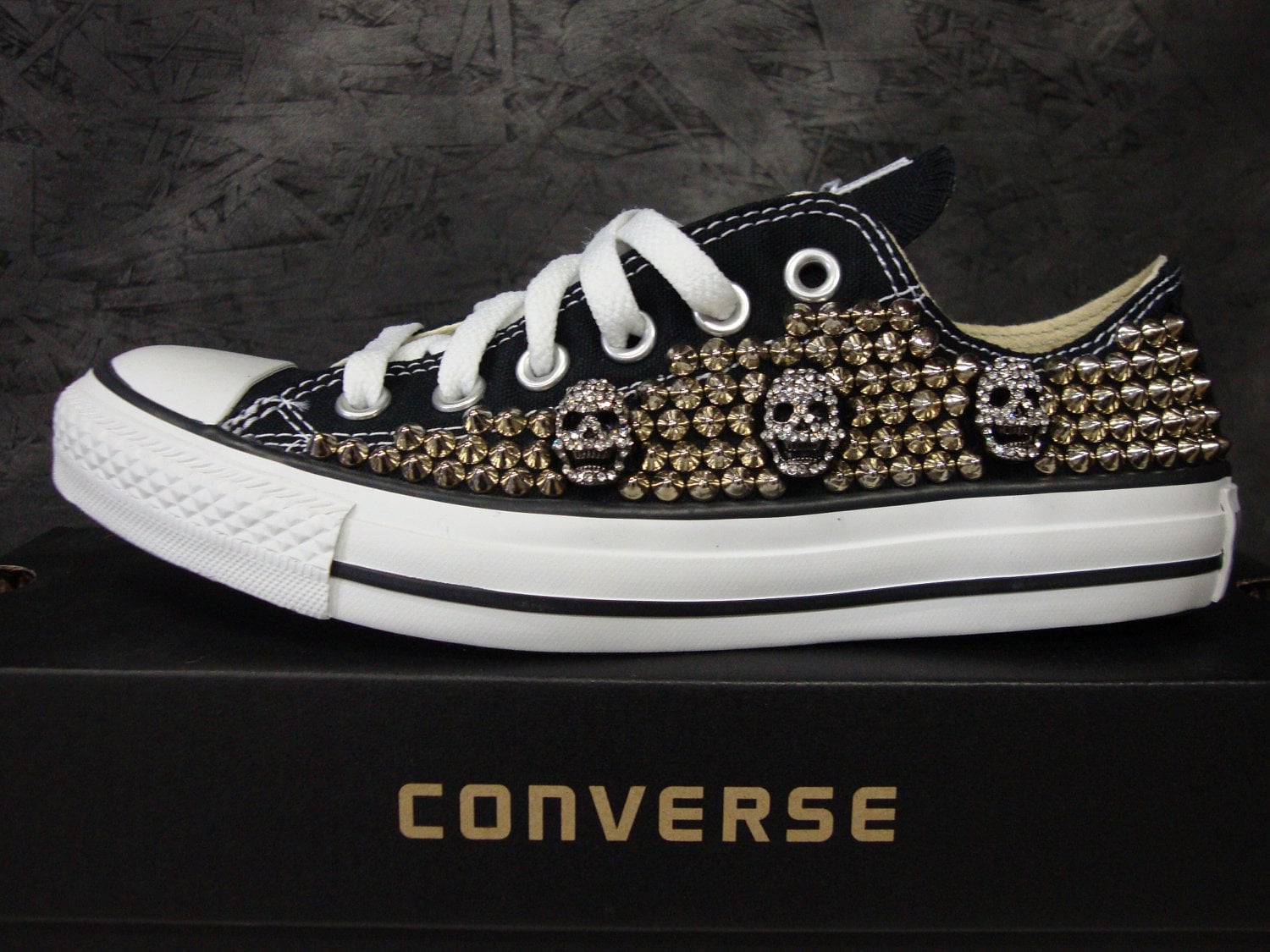udrydde straf Badeværelse Studded Converse Shoes Skulls Brand New Converse Low Top - Etsy