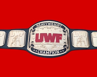 Nuevo cinturón de cuero del Campeonato de la Federación Universal de Lucha Libre de Peso Pesado UWF