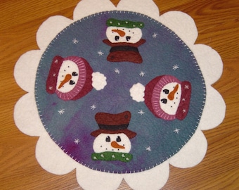Wollfilz Vier Frostige Schneemänner Kerze Matte/Penny Rug Epattern PDF
