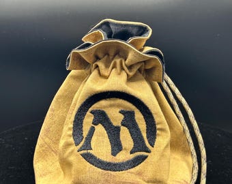 Bolsa de dados con símbolos mágicos de MTG