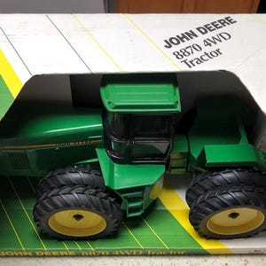 1991 John Deere 8870 4WD Tractor, New in the Box 4 Wheel Drive Ertl #5762