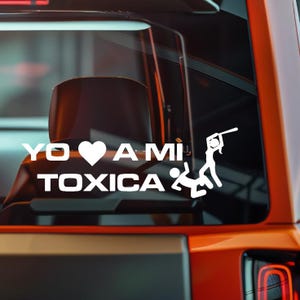 Yo A Mi Toxica-sticker | Waterdicht en weerbestendig vinyl | Grappige latino autosticker | 20+ kleuren | Cadeau stel humor voor hem