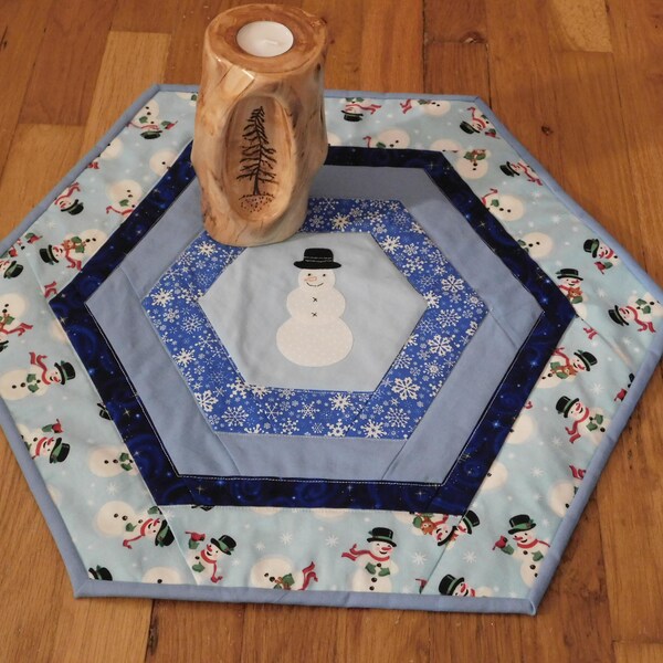 Quilted Table Topper, Snowman Table Topper, Christmas Decor, Winter Decor, Quilted Table Runner, Table Setting, Centerpiece, Mini Quilt