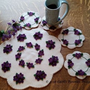 Wool Applique Pattern, Violet Flower Applique Pattern, Spring Wool Applique, Wool Candle Mat, Penny Rug Mug Rug Pattern,  PATTERN ONLY