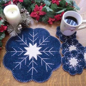 Wool Applique Pattern, Snowflake Wool Applique Pattern, Mug Rug Wool Applique, Wool Candle Mat, Penny Rug Pattern, Winter, PATTERN ONLY