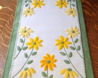 Wool Applique Pattern, Flower Pattern, Easter Wool Applique, Wool Table Runner Pattern, Spring Decor, Daisy Applique Pattern, PATTERN ONLY