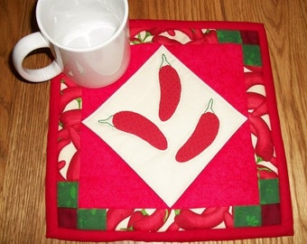 Hot Peppers, Candle Mat, Mug Rug, Coaster, Chili Pepper, Southwestern Decor, Red Green, Mini Quilt, Table Topper, Pepper Decor, Quilted Mat