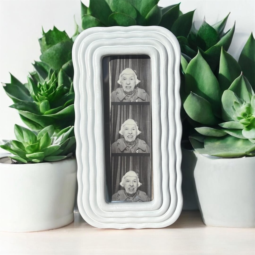 Photo Booth Picture Frame- Wavey White 2x6 - Etsy