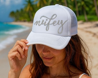 Wifey Hut, Braut Hut, Junggesellinnenabschied Hut, Flitterwochen Hut, Brautparty Geschenk, Jungvermählten Hut, Trucker Hut für die Braut, Braut Geschenkidee