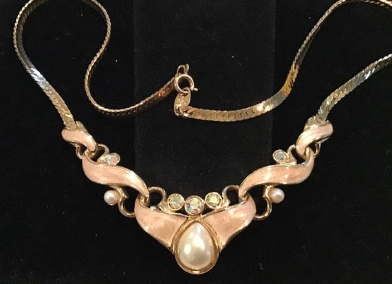 Vintage Trifari necklace, peach enamel, pearl ab … - image 3