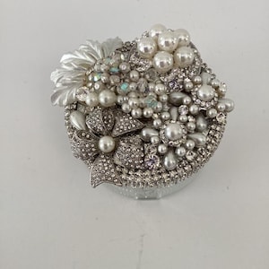 Jeweled trinket jar, glass jar with jeweled lid, pearl and rhinestne jewels, keepsake jar, vanity jar, shabby chic, Hollywood glam, gift