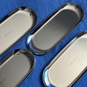 Gepersonaliseerde roestvrijstalen sieradentray - aangepaste zilveren catchall-schotel, minimaal verchroomd make-upblad, gegraveerde ringschotel, modern cadeau