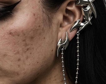 Futuristische Silber-Ohrmanschette, skulpturaler Statementohrring, minimalistischer Metallschmuck, Cybercore Y2K Mode-Accessoire