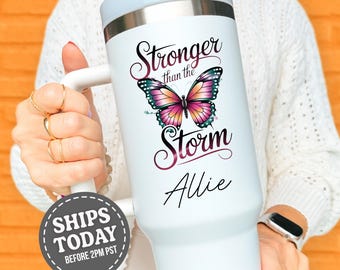 Taza "Más fuerte que la tormenta", vaso con forma de mariposa, regalo personalizado con nombre, taza inspiradora para mujeres, regalo de ánimo, taza de superviviente