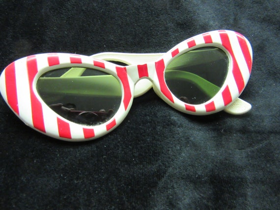 True Vintage Red and White Striped Sunglasses 1940s - Etsy display picture 3