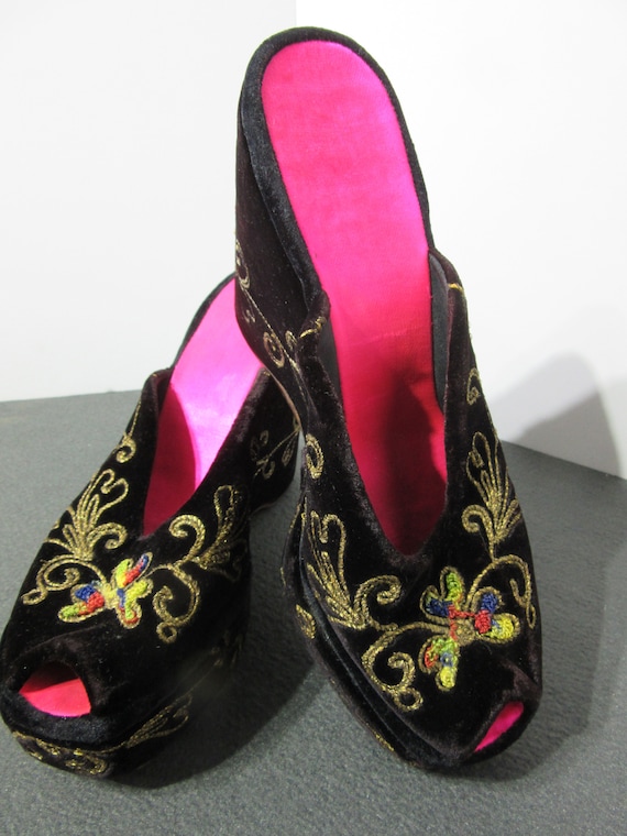 Velvet Platform Embroidered Shoes 1940s Gem