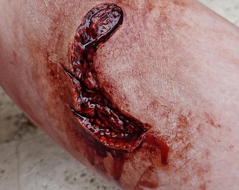 Laceración profunda y curva - Prótesis de silicona / Maquillaje de efectos especiales / Cine y televisión