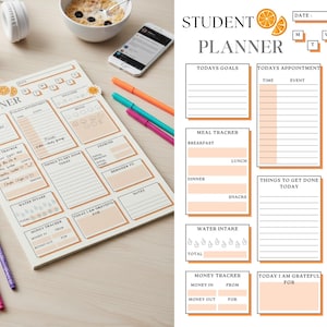 Op de afbeelding: Een studentenplanner met een oranje en crème kleurenschema. De planner bevat secties voor dagelijkse doelen, afspraken, maaltijdregistratie, waterinname en een geldtracker. Kleurrijke pennen en een kom ontbijtgranen zijn ook zichtbaar.