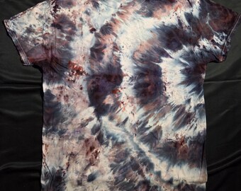 Maat L: geüpcycled tie-dye shirt