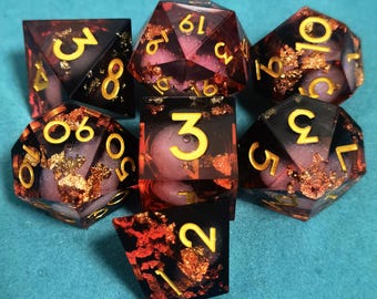 DND-tärningsset, handgjorda tärningar med flytande kärna, lämpliga för rollspel; Dungeons & Dragons presentset, hartstärningar, magiska speltärningar