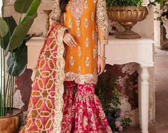 Oranjeroze geborduurde Mehndi Gharara salwar Kameez-pak: Pakistaans-Indiase trouwjurk XS-3XL