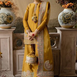 casual simple mehndi dresses Simple outfit ideas for friends/cousins mehndi function | Dress design ideas for mehndi function | Mehndi dress Designs | Wedding wear