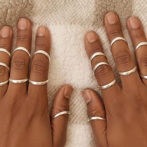 Minimalistische zilveren stapelringenset • Dunne stijl midi-ringen • Verstelbare boho-knokkelringen • Sierlijke gelaagde ringenset voor vrouwen