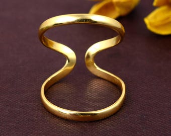 Anillo de dos dedos con diseño llamativo, anillo minimalista abierto ajustable en tono dorado, joya moderna de latón