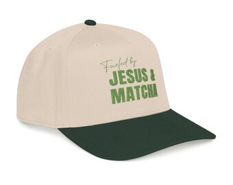 Boné Snapback Bordado "Abastecido por Jesus e Matcha" | Presente de Fé para Ela | Boné Trucker Cristão | Presente para Amantes de Matcha | Minimalista