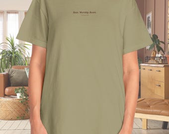 Camiseta bordada "Descanso, Adoração, Recomeço", Gênesis 2:3, Comfort Colors, Camiseta cristã minimalista, Presente de fé, Camiseta com versículo bíblico estético
