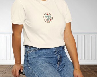 Camiseta Comfort Colors da Era Sabbath Girl, Camiseta bordada com estética cristã, Camiseta floral com estampa de fé, Blusa boho para o descanso de domingo, Presente vintage para ela