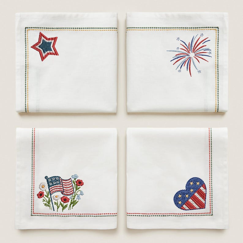 Puede incluir: Cuatro servilletas cuadradas blancas con dise&ntilde;os patri&oacute;ticos bordados. Cada servilleta presenta un dise&ntilde;o diferente: una estrella, fuegos artificiales, una bandera americana con flores y un coraz&oacute;n. Los bordes est&aacute;n ribeteados con costuras de colores.