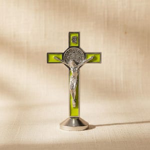 Cadeau catholique pour homme Saint-Benoît Crucifix voiture tableau de bord croix petit cadeau pour mari fils papa Confirmation RCIA cadeau diplôme étudiant cadeau