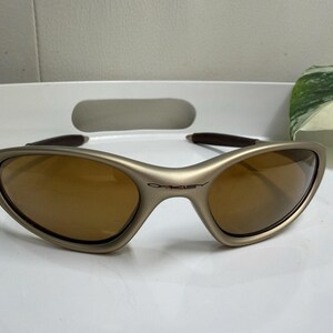 Vintage Oakley Minute 1.0 Sunglasses - Gold Metallic Frame - Amber Lenses - Rare.  USA image 6