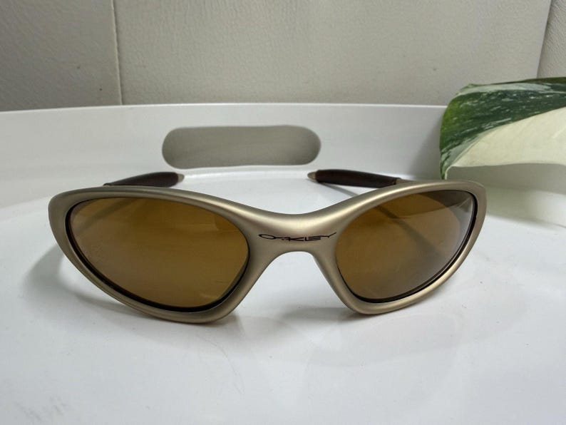 Vintage Oakley Minute 1.0 Sunglasses - Gold Metallic Frame - Amber Lenses - Rare.  USA image 6