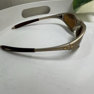 Vintage Oakley Minute 1.0 Sunglasses - Gold Metallic Frame - Amber Lenses - Rare.  USA image 3
