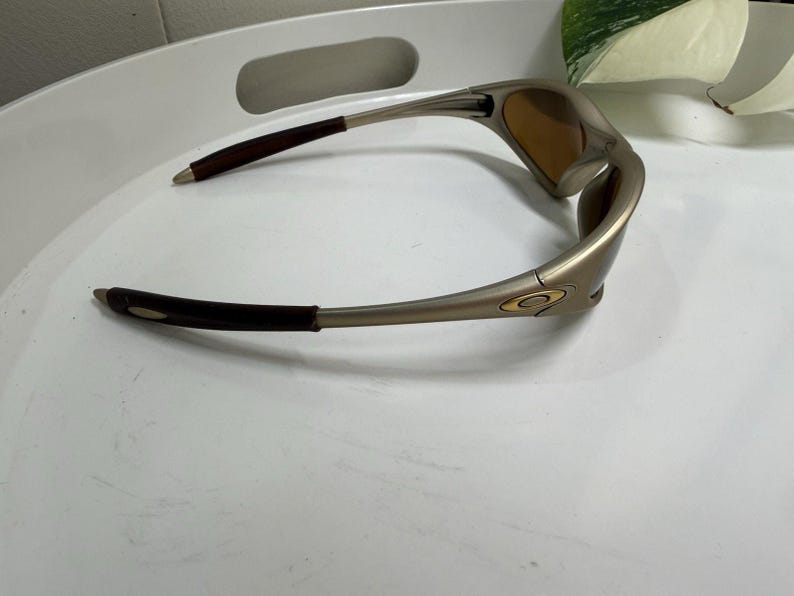 Vintage Oakley Minute 1.0 Sunglasses - Gold Metallic Frame - Amber Lenses - Rare.  USA image 3