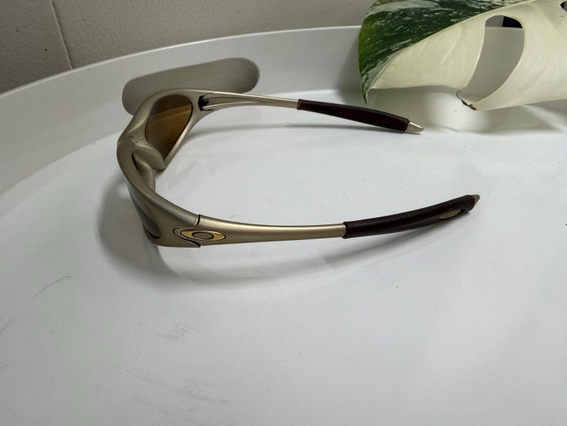 Vintage Oakley Minute 1.0 Sunglasses - Gold Metallic Frame - Amber Lenses - Rare.  USA image 2